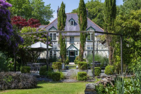 The Cors Country House